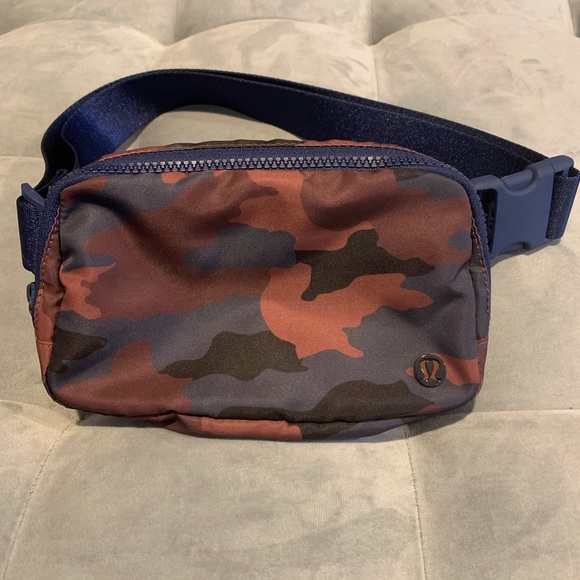 NWOT Lululemon Everywhere Belt Bag Heritage 365 Camo Smoky Red Night Sea… - Picture 2 of 8
